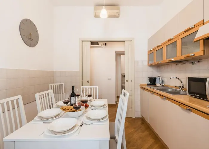 The Rent - Spacious Three-bedroom Near The Colosseum Daire *