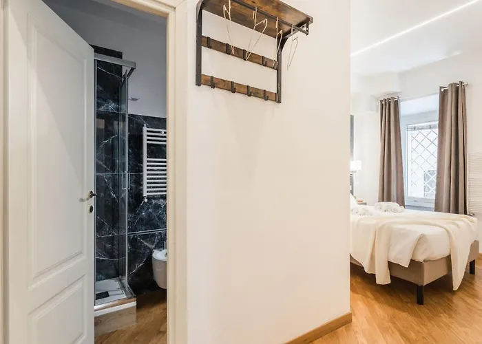 The Rent - Spacious Three-bedroom Near The Colosseum Daire