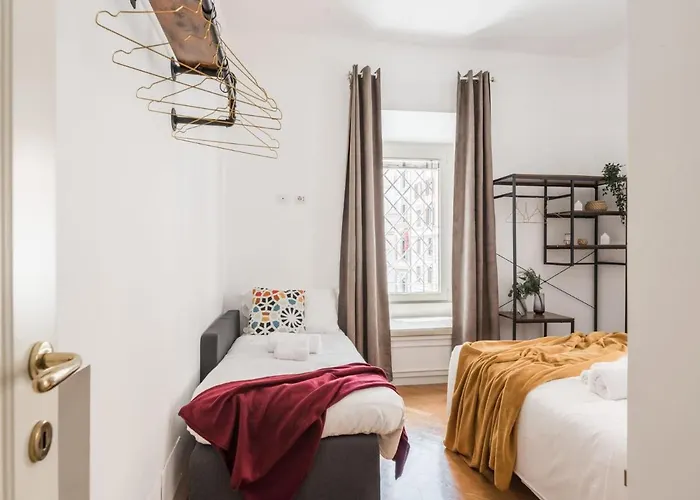 Daire The Rent - Spacious Three-bedroom Near The Colosseum *
