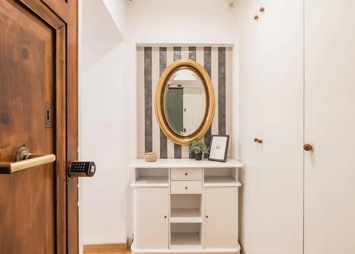 Daire The Rent - Spacious Three-bedroom Near The Colosseum