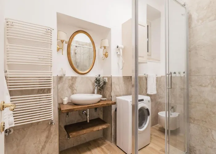 The Rent - Spacious Three-bedroom Near The Colosseum Roma