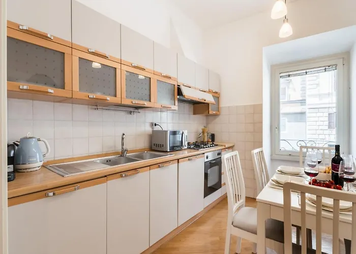 The Rent - Spacious Three-bedroom Near The Colosseum * Roma