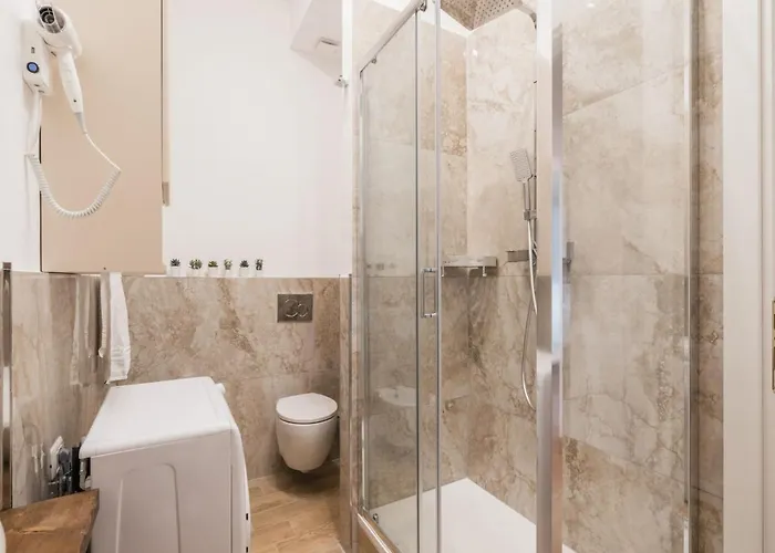 Daire The Rent - Spacious Three-bedroom Near The Colosseum *