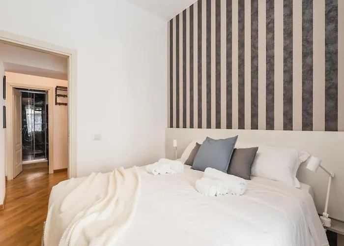 The Rent - Spacious Three-bedroom Near The Colosseum