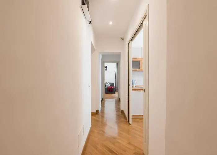The Rent - Spacious Three-bedroom Near The Colosseum Roma