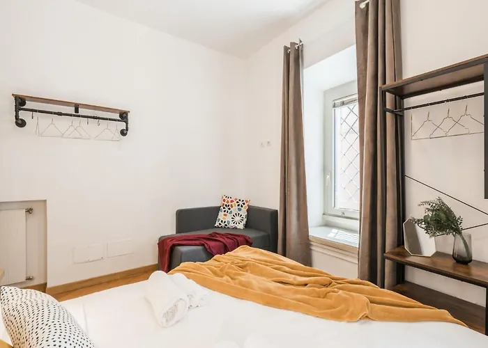 Daire The Rent - Spacious Three-bedroom Near The Colosseum Roma