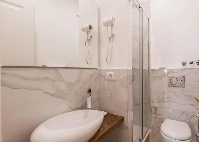 The Rent - Spacious Three-bedroom Near The Colosseum Daire