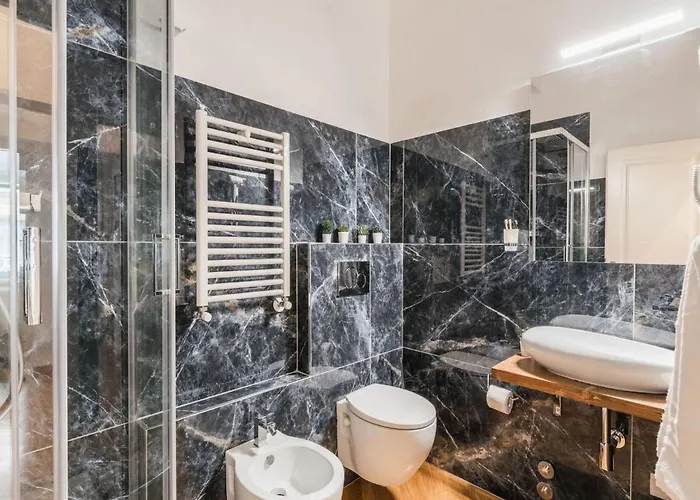 The Rent - Spacious Three-bedroom Near The Colosseum * Roma