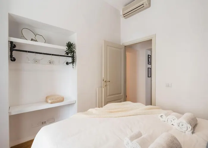 Daire The Rent - Spacious Three-bedroom Near The Colosseum Roma